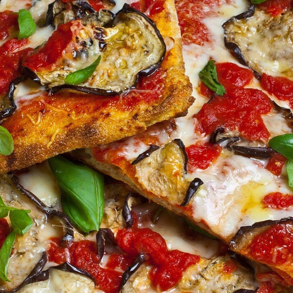 Blocks Pizza Deli Restaurant in Miami Beach, Pizzeria